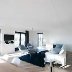 Modern Lodge With Combi Microwave
